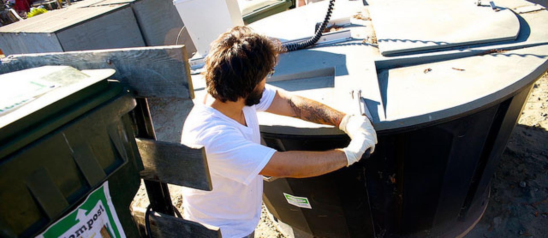 Photo of the Earth Tub composter