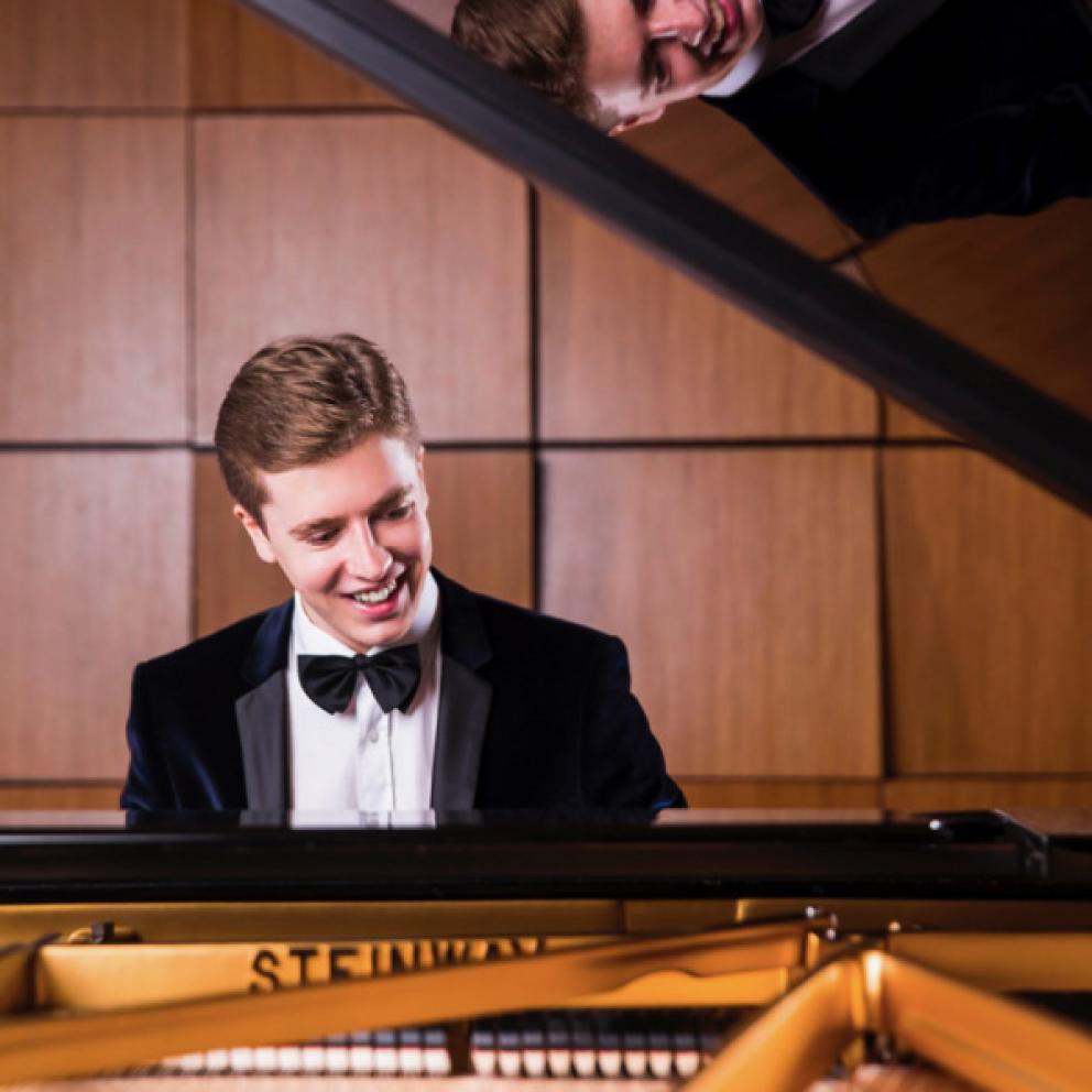 Vladislav Kern playing piano