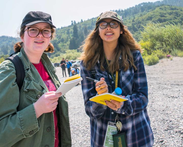 Students on Klamath Connection field trip at river