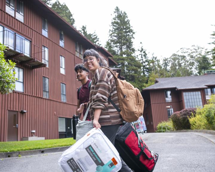 students moving in